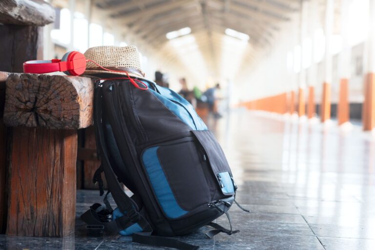travel-holiday-concept-vintage-tone (1)